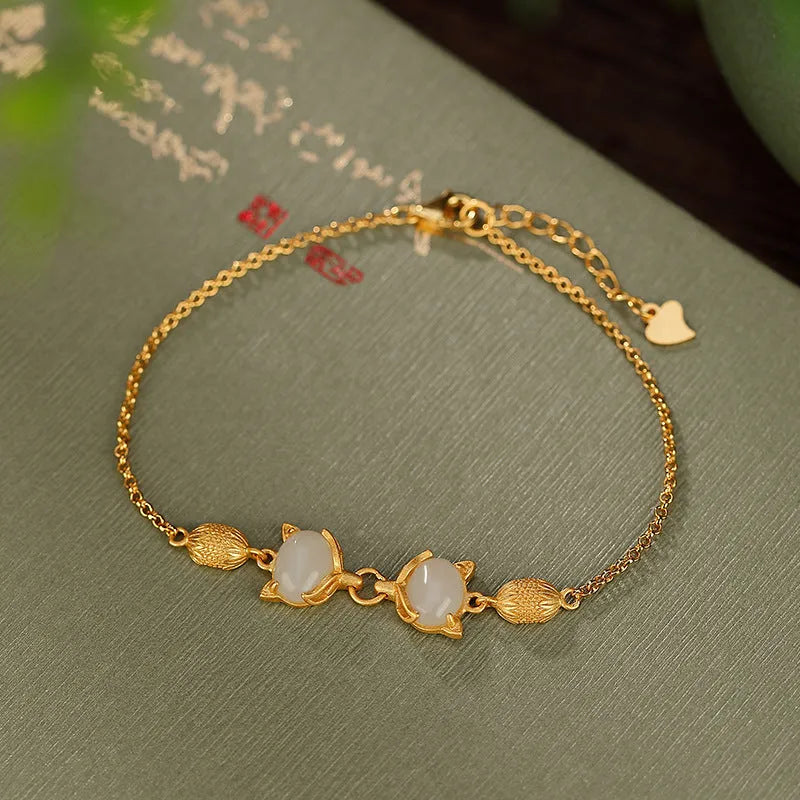 Retro-style women's silver bracelet with a jade centrepiece and extension chain.