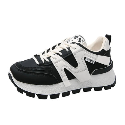 Low-top casual sneakers in black and white with rubber soles and lace-up front closure