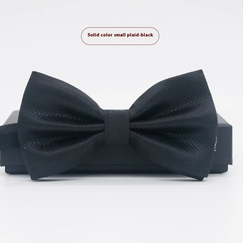 A solid colour pre-tied bow tie with an adjustable neck strap, shown in a classic flat head shape.