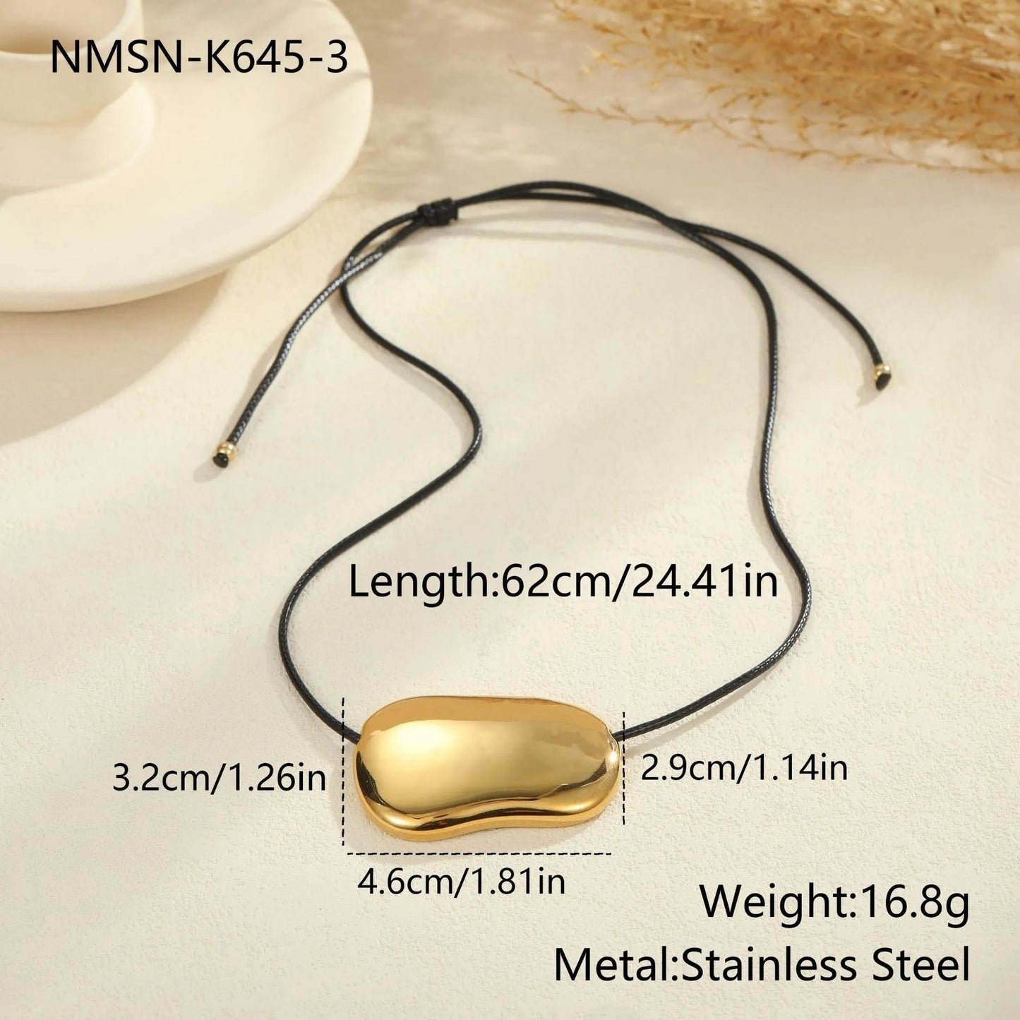Geometric stainless steel necklace with adjustable chain and 18K gold plating