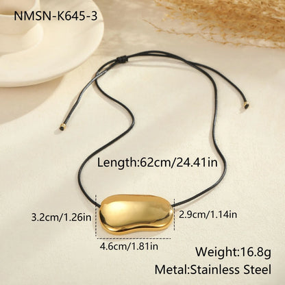 Geometric stainless steel necklace with adjustable chain and 18K gold plating