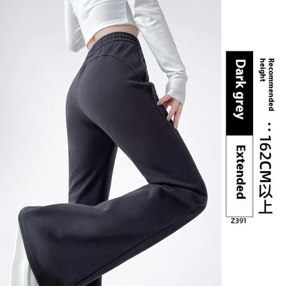 Women's high waist bootcut sports pants in black cotton with fleece lining and micro elasticity, slightly flared leg.