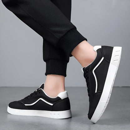 Korean trendy wild sneakers in black and white, low-top design with mesh lining and rubber sole.