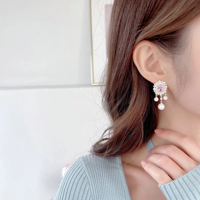 Oval geometric earrings with zircon inlaid details and pearl tassels in light purple colour