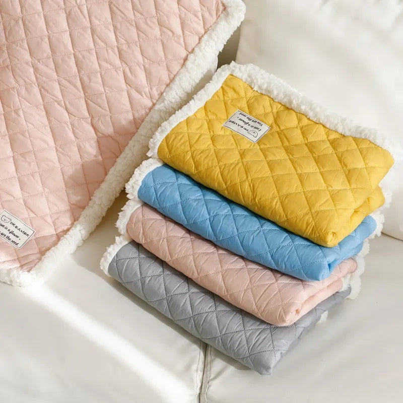 Blue quilted terry cloth pet blanket for cats shown in a cage, with size options M, L, and XL available.