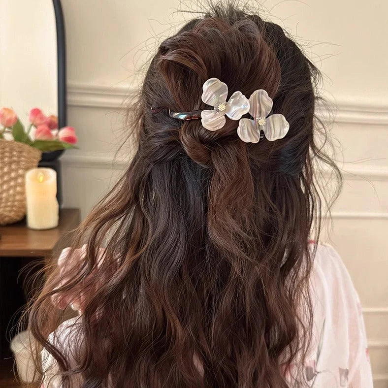 Retro flower bobby pin with acrylic petals in blue, light blue, beige, and pink colour options