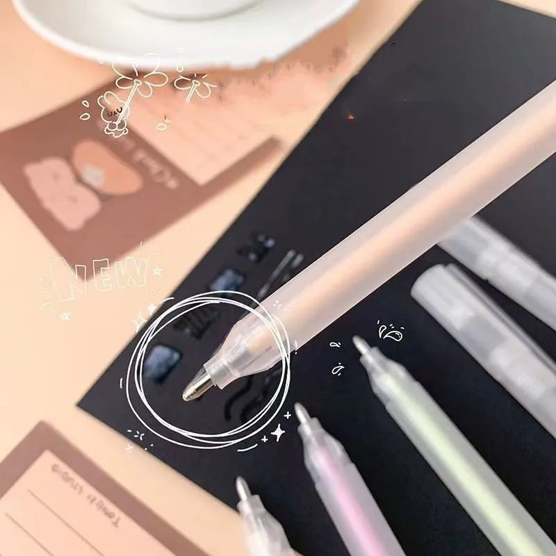 Plastic cap-pulling dispensing pen for macaroon colour application with quick-drying formula