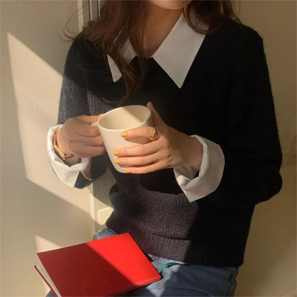 Women's loose fit knitwear top with contrast colour lapels in polyester fabric