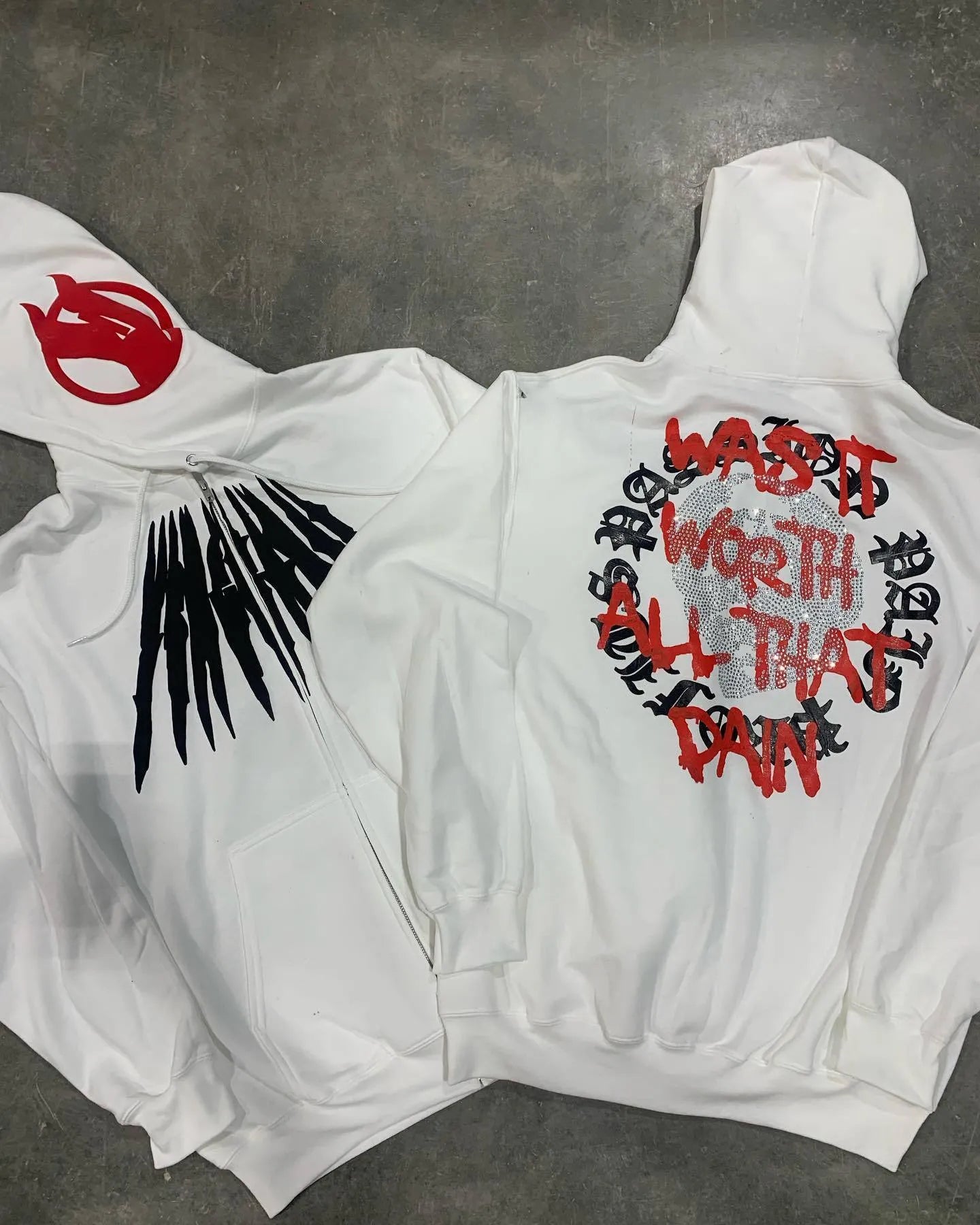 Black loose hooded sweatshirt with white printed skull pattern and rhinestone decoration, cardigan style