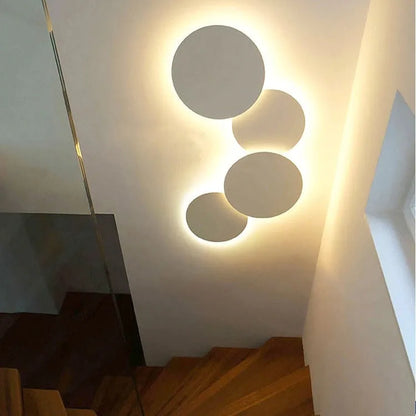 Outdoor waterproof wall lamp in black or white, rhombus 7W warm light, 111V to 240V, for courtyard or terrace.