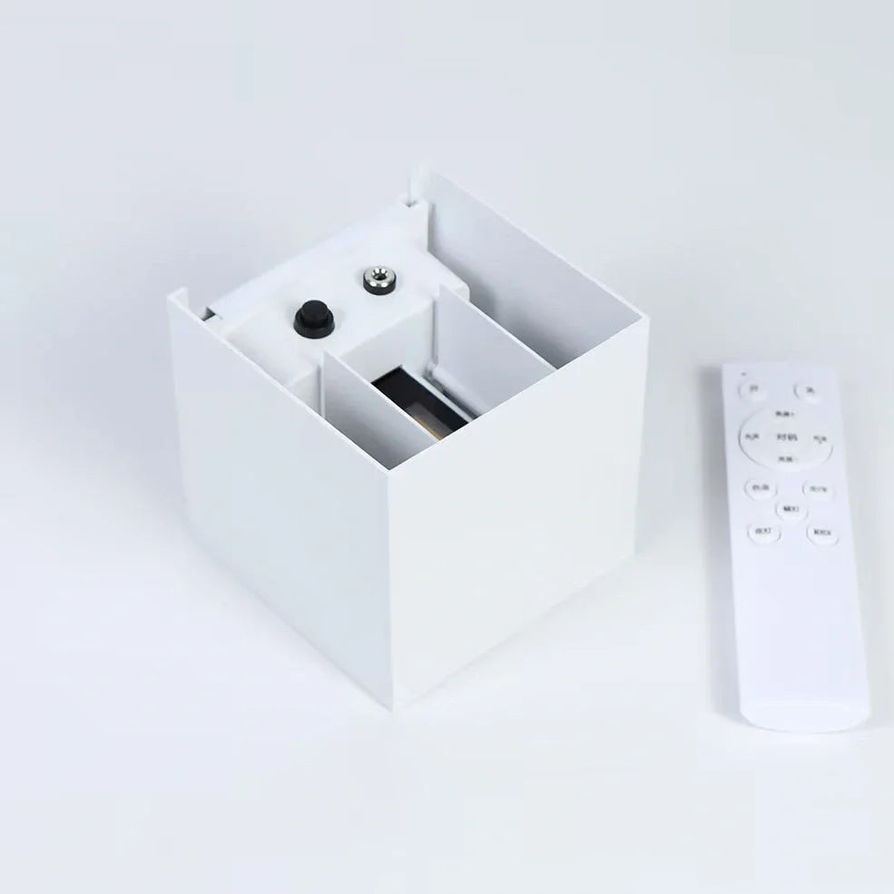 Square LED wall lamp with waterproof aluminium housing measuring 10cm × 10cm