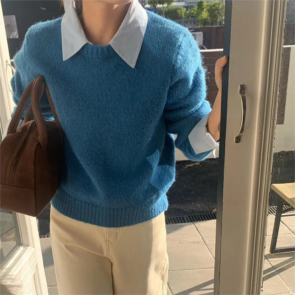 Women's loose fit knitwear top with contrast colour lapels in polyester fabric