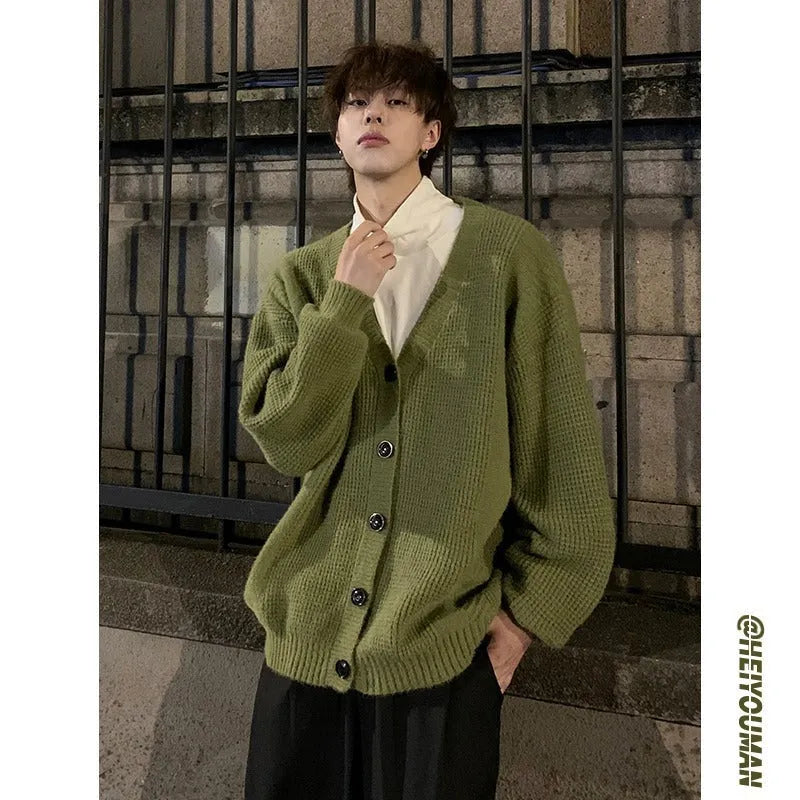 Men's loose fit retro cardigan in solid colour with V-neck and long sleeves