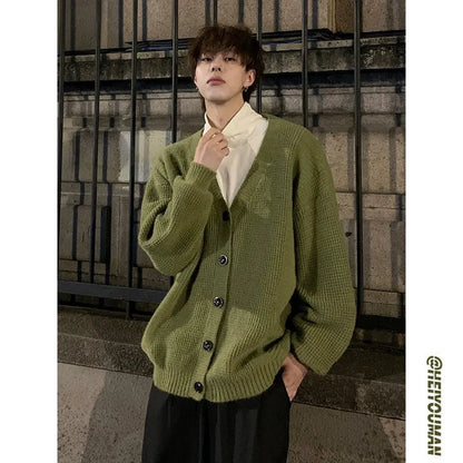 Men's loose fit retro cardigan in solid colour with V-neck and long sleeves