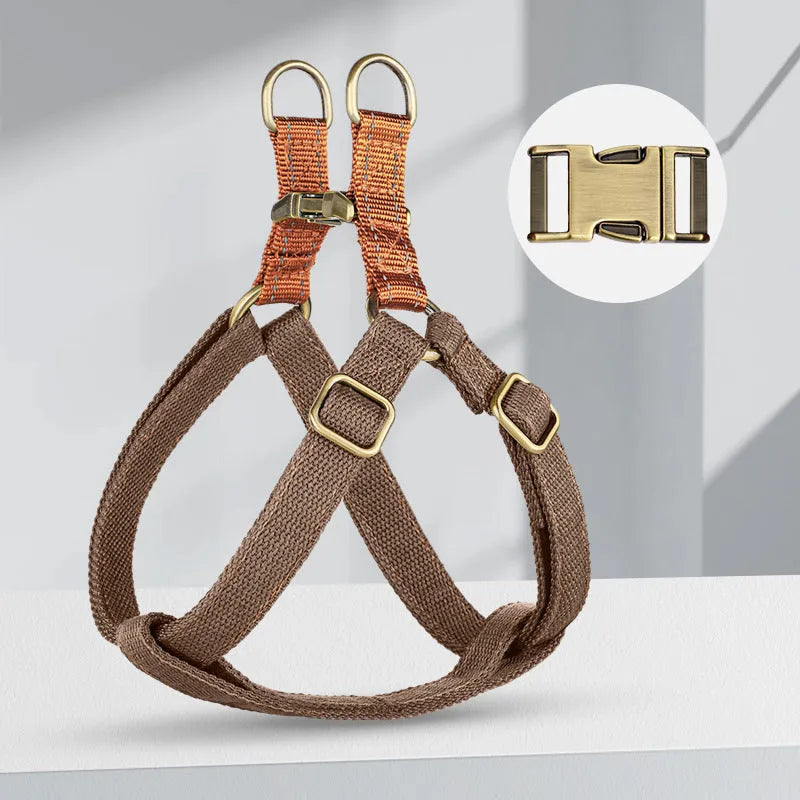 Vest-style dog leash with cotton belt and alloy fastener in brown colour