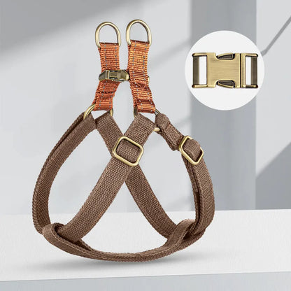 Vest-style dog leash with cotton belt and alloy fastener in brown colour