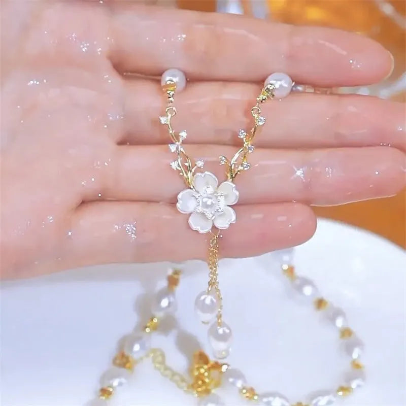 Alloy fashion necklace with pearl flower design and rose elements in Q9 colour