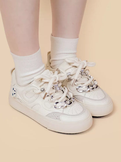Women's white low-top sneakers with rubber sole and lace-up closure