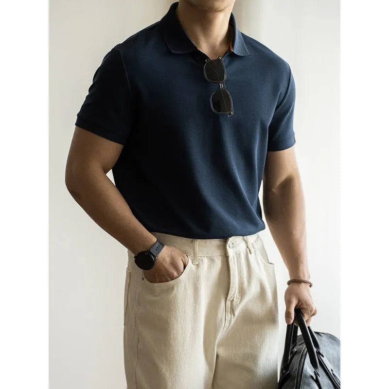 American-style cotton polo shirt in blue, black or white with short sleeves and regular fit