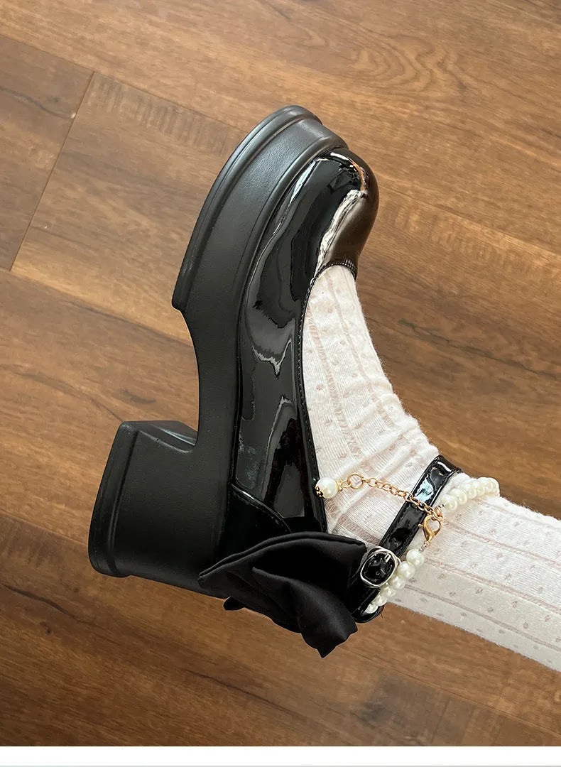 Sweet French style women's Mary Jane pumps with chunky heels and shallow-cut design in black or beige