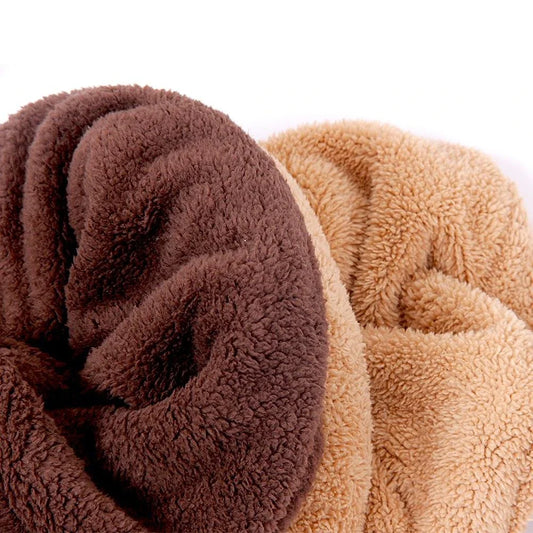 Cosy cat-shaped sleeping bag made of plush polyester material, providing a comfortable and relaxing retreat for your feline friend.