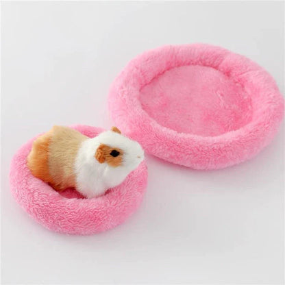 Luxurious plush bed for hamsters in camel and pink colours, with round shape and available in small and large sizes