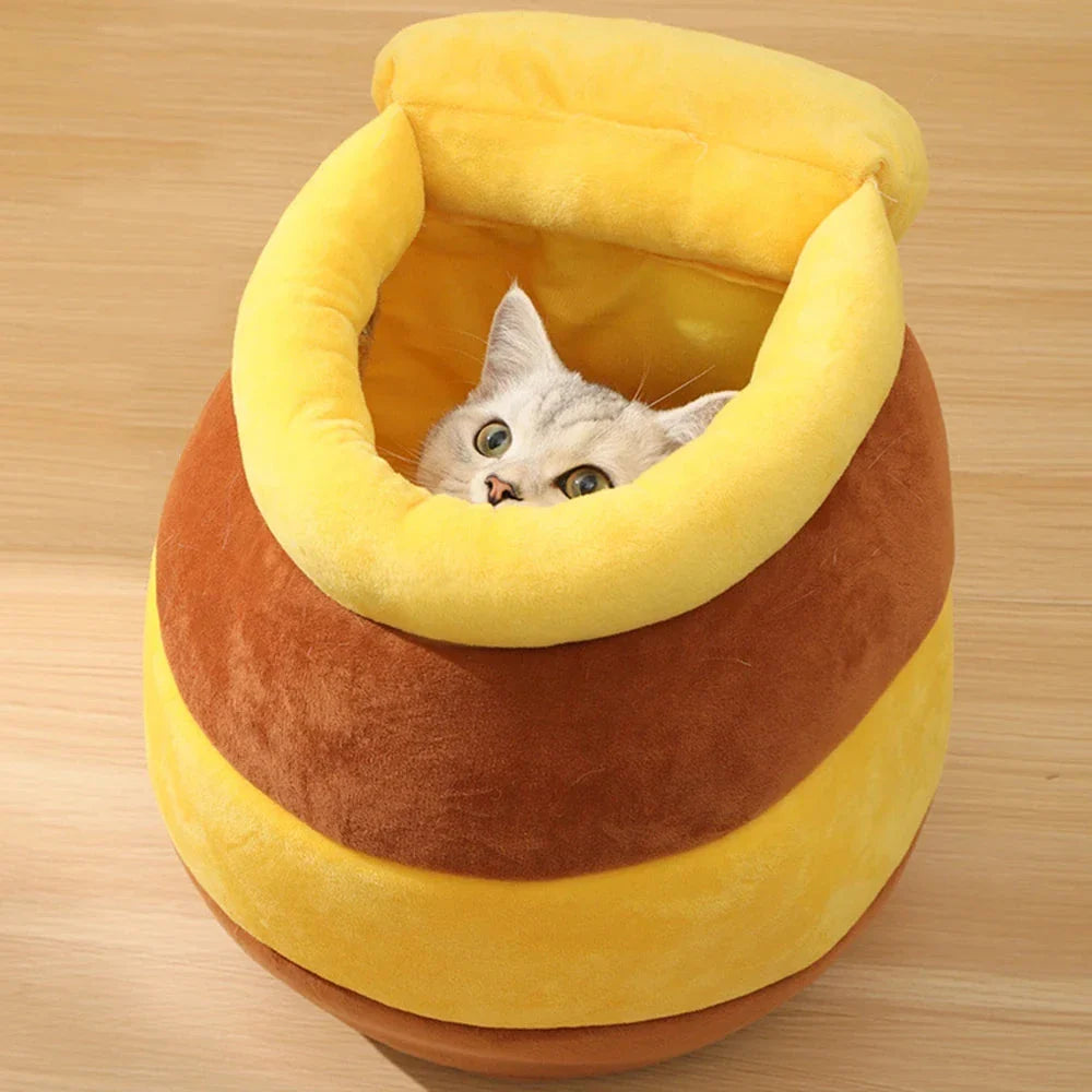 Cosy honey pot-shaped cat bed made of plush velvet material for comfort and warmth