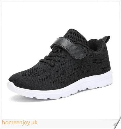 Breathable, lightweight children's sports shoes with flexible MD sole and breathable mesh upper