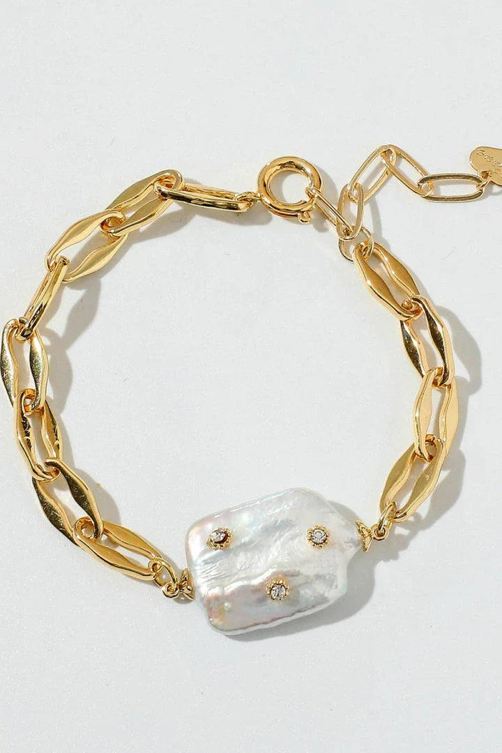 Elegant gold-plated bracelet with freshwater pearls, a durable and stylish accessory for any occasion
