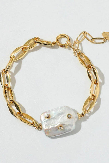 Elegant gold-plated bracelet with freshwater pearls, a durable and stylish accessory for any occasion