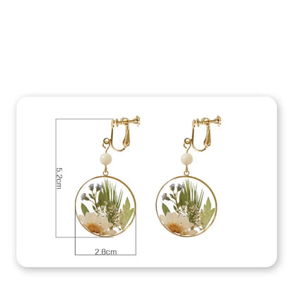 Elegant natural floral earrings with dried flowers and copper gilding, embodying British style and sophistication