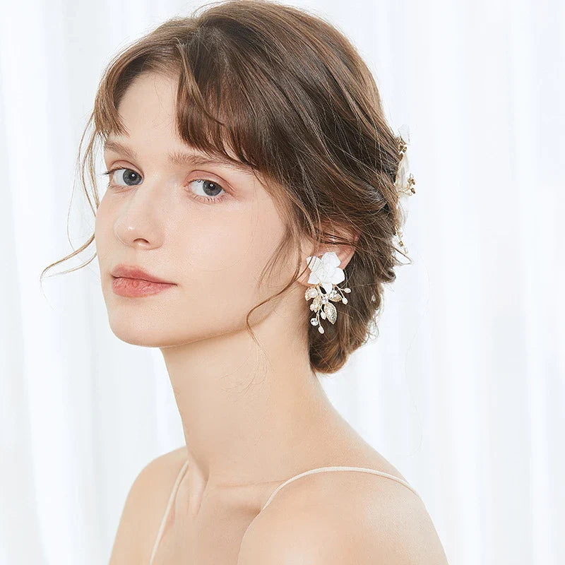 Elegant bridal hair accessories set with flower-shaped comb and gold-tone earrings