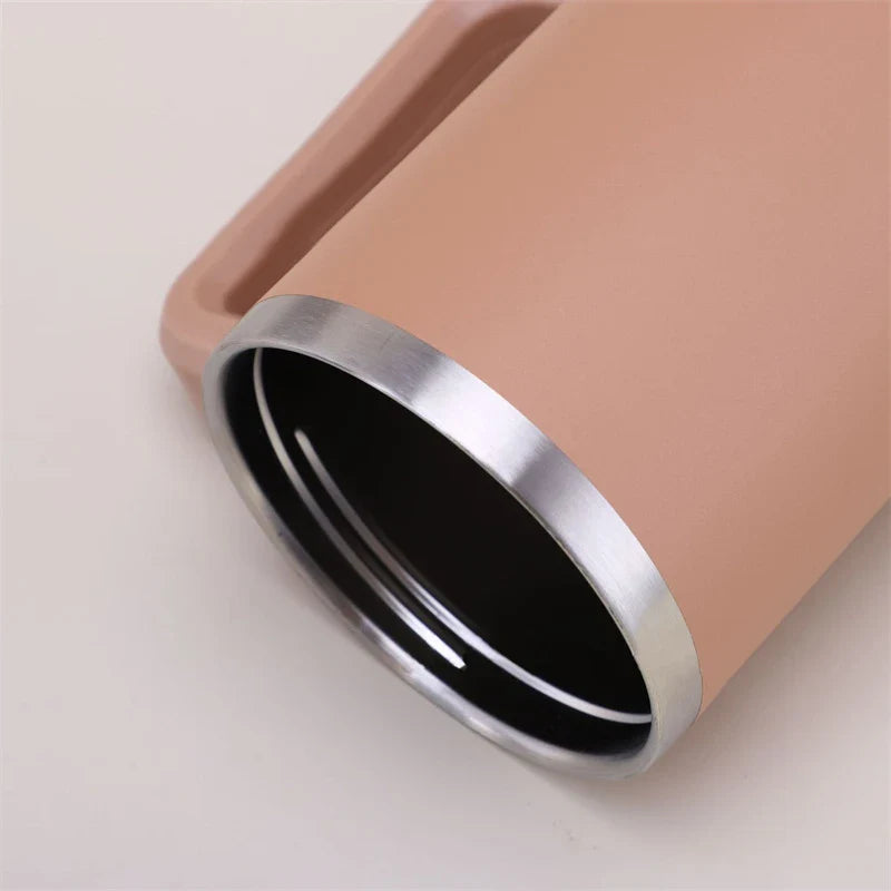 Premium insulated travel mug with straw, made of high-quality stainless steel to keep drinks hot or cold for up to 24 hours