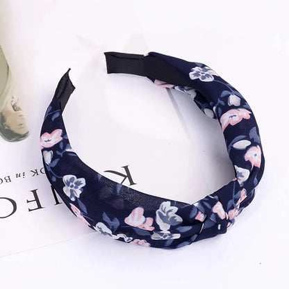 Elegant wide-brimmed fabric hair hoop headband with a stylish Korean-inspired knotting design and a versatile wide-brimmed structure