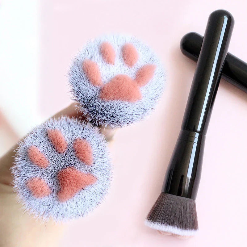 Charming cat paw makeup brushes in black with soft wool fibre bristles and a sturdy aluminium alloy handle