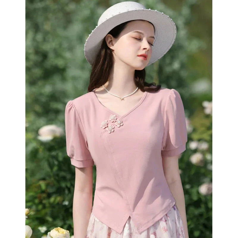 Elegant British-Chinese style women's t-shirt with v-neck and puff sleeves in peach pink colour