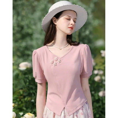 Elegant British-Chinese style women's t-shirt with v-neck and puff sleeves in peach pink colour