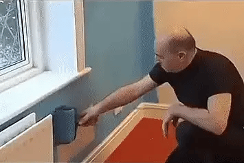 Paint Roller Pro No-Mess Kit with large paint chamber and micro-fibre roller head for flawless, mess-free painting