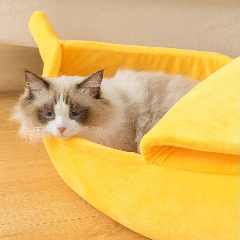 Cosy banana-shaped pet bed with soft, plush fabric for a comfortable and stylish pet retreat
