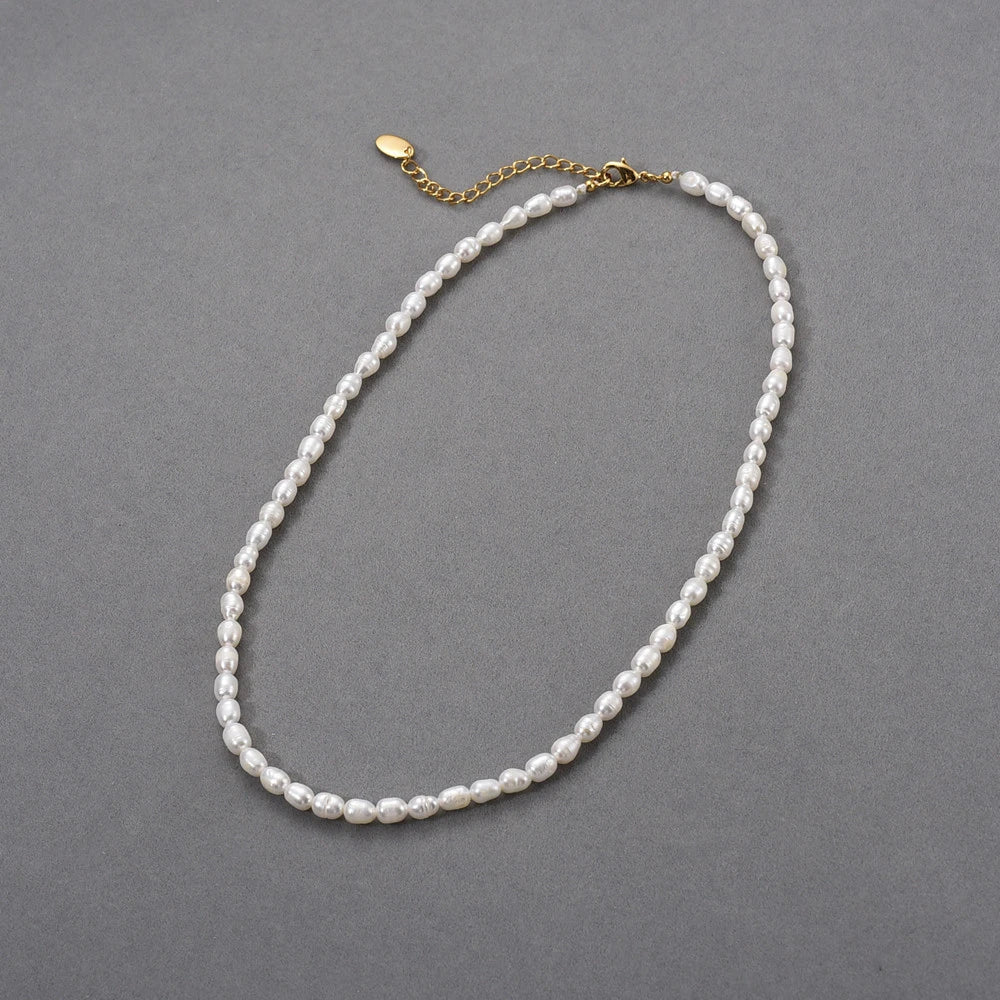 Elegant freshwater pearl necklace with 18K gold-plated copper frame and adjustable chain length