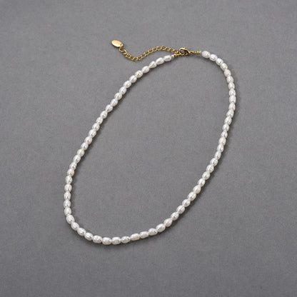 Elegant freshwater pearl necklace with 18K gold-plated copper frame and adjustable chain length