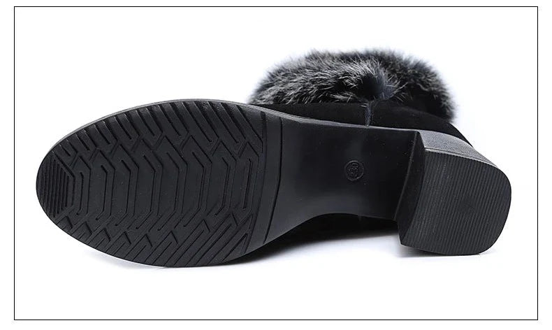 Cosy plush-lined snow boots for women in black, featuring a frosted design, thick rubber soles, and a side zipper closure for easy on and off.