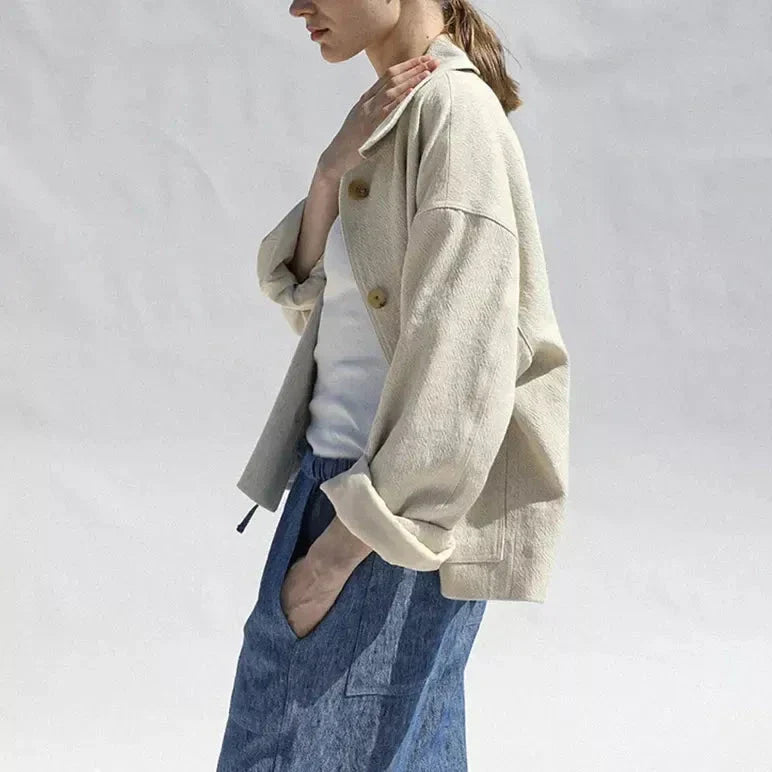 Elegant and versatile cotton-linen blazer in a classic design, perfect for autumn and year-round wear.