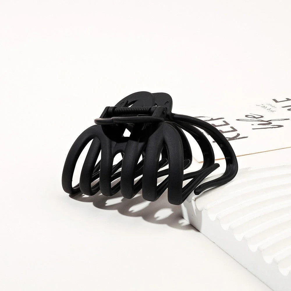 Elegant wave-patterned hair clip barrette for women and girls made of durable rubber and plastic materials