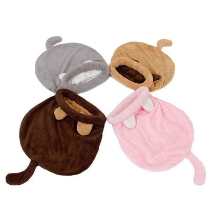 Cosy cat-shaped sleeping bag made of plush polyester material, providing a comfortable and relaxing retreat for your feline friend.