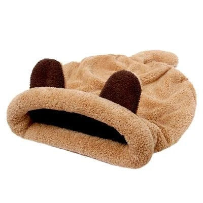 Cosy cat-shaped sleeping bag made of plush polyester material, providing a comfortable and relaxing retreat for your feline friend.