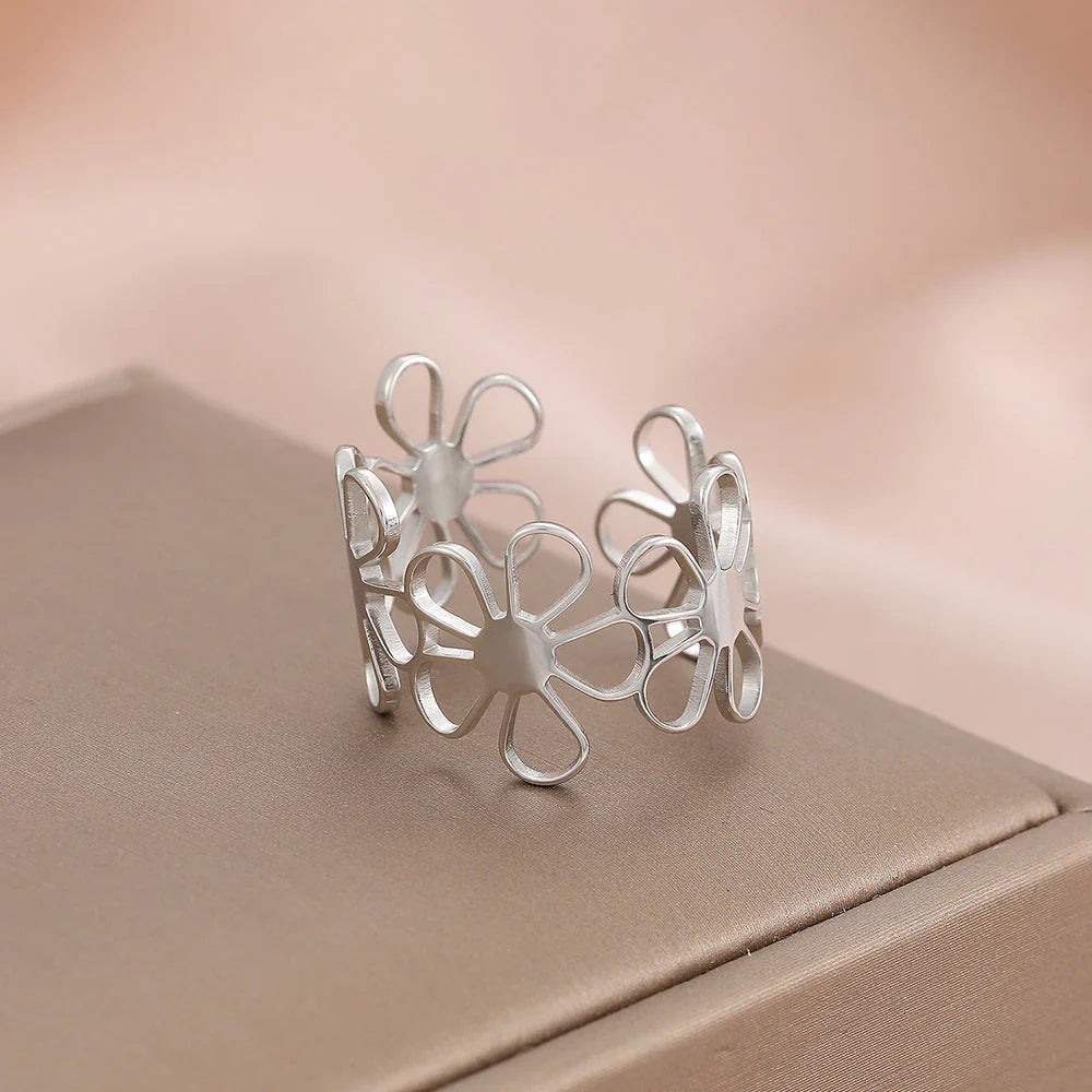 Elegant daisy adjustable stainless steel ring with a delicate floral pattern and an adjustable design for a perfect fit