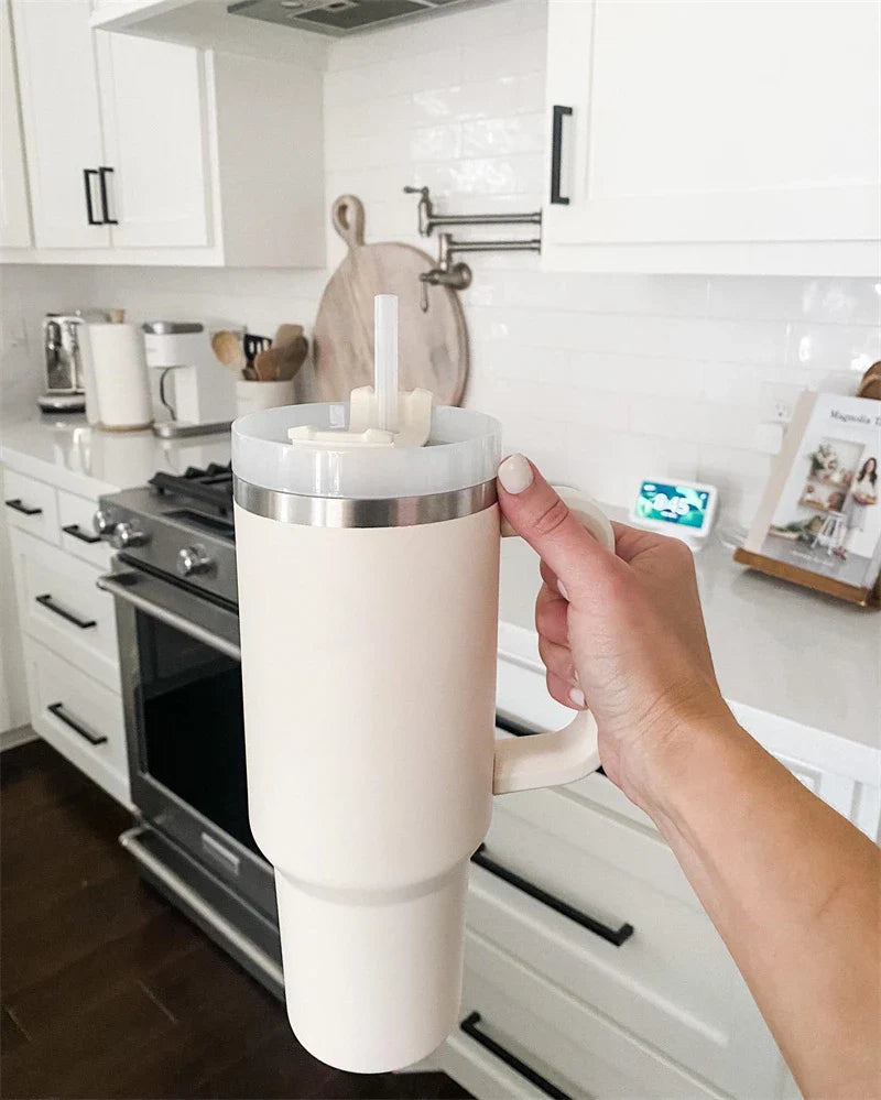 Premium insulated travel mug with straw, made of high-quality stainless steel to keep drinks hot or cold for up to 24 hours