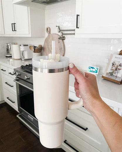 Premium insulated travel mug with straw, made of high-quality stainless steel to keep drinks hot or cold for up to 24 hours