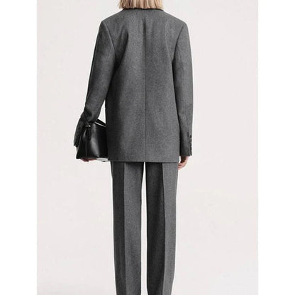 Elegant and refined women's woollen blazer with a wide-waisted silhouette, single-breasted closure, and turn-down collar